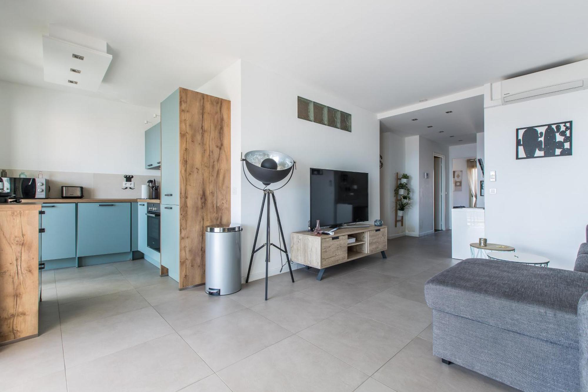 Lb Vacation Rentals I Admire Panoramic Ocean Views Through Walls Of Windows Cannes Exterior foto